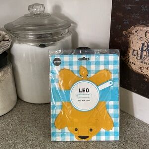 NEW WITH TAGS=OTOTO “LEO The LION” Hot Pot Trivet/Pot Holder